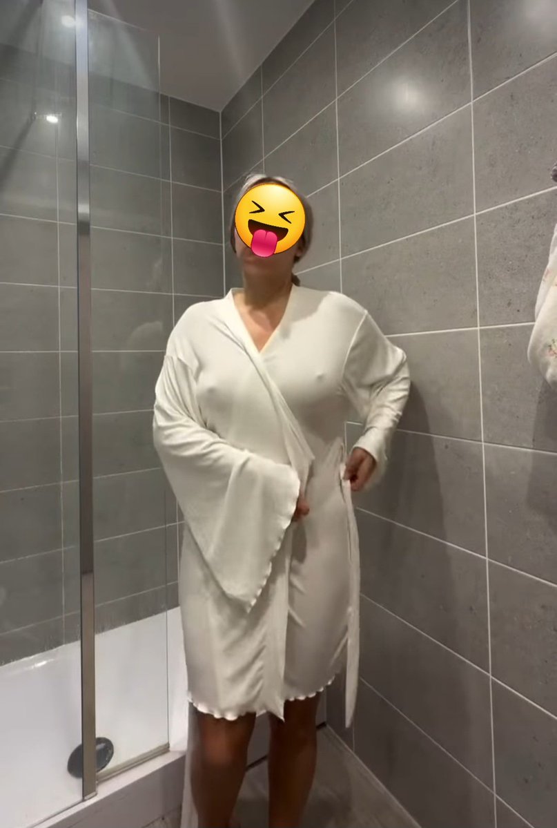 selenleask's tweet photo. Uçları görünüyor mu https://t.co/M6XmpwTiOj