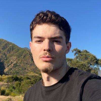 kyrxls's tweet photo. Professional Farmer “Jack Duval” says he won’t be upgrading to the iPhone 18 Pro 

“For me, 17 is just perfect.” https://t.co/VeJJBI7CJd