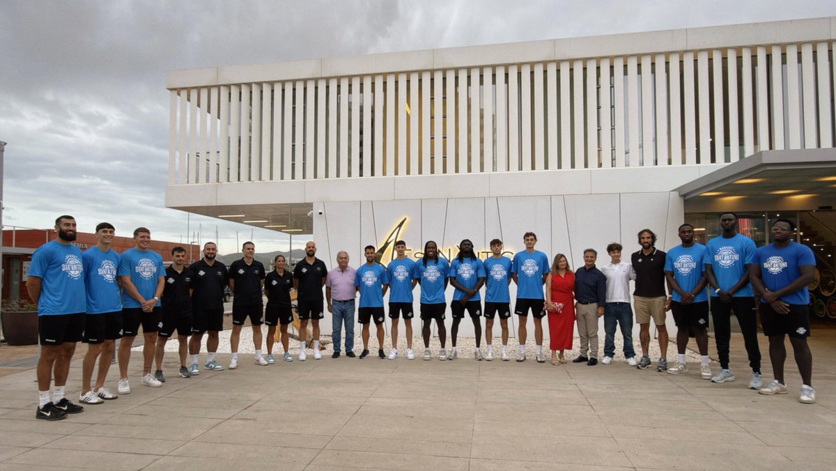 CBSantAntoni's tweet photo. 🔵 PRESENTACIÓ OFICIAL 26/27 💙

🏀 Hoy hemos presentado oficialmente la temporada 2026/27 en el Club Nàutic Sant Antoni.

🤝 Una temporada más, @classrentacaribiza vuelve a estar a nuestro lado como patrocinador principal del proyecto. Juan Cárdenas ha reafirmado hoy su compromiso con el club, un apoyo que ya alcanza su quinto año y que siempre ha entendido como una apuesta a largo plazo por el crecimiento del Bàsquet Sant Antoni. 

🎙️ Boris Balibrea ha transmitido la ambición, el compromiso y la ilusión de un grupo que quiere competir al máximo desde el primer día, mientras que nuestro presidente, Vicente Costa
, ha puesto en valor las ganas con las que afrontamos una nueva temporada. Por su parte, Jordi Grimau ha destacado la importancia de seguir creciendo paso a paso, de manera sostenible, y de disfrutar del camino. 

🙏 Gracias al Club Nàutic Sant Antoni por poner a nuestra disposición el espacio y hacer posible este evento, a Class Rent A Car por el apoyo y confianza plena un año más, y a todas las instituciones y medios por seguir acompañándonos y haciendo posible que este proyecto continúe creciendo.

💙 Comença una nova temporada. Mateixa il·lusió, mateixa ambició.

#Classrentacaribiza #OrgullDeClub #UnaIslaEnLaGrada #UnaIllaUnDestí