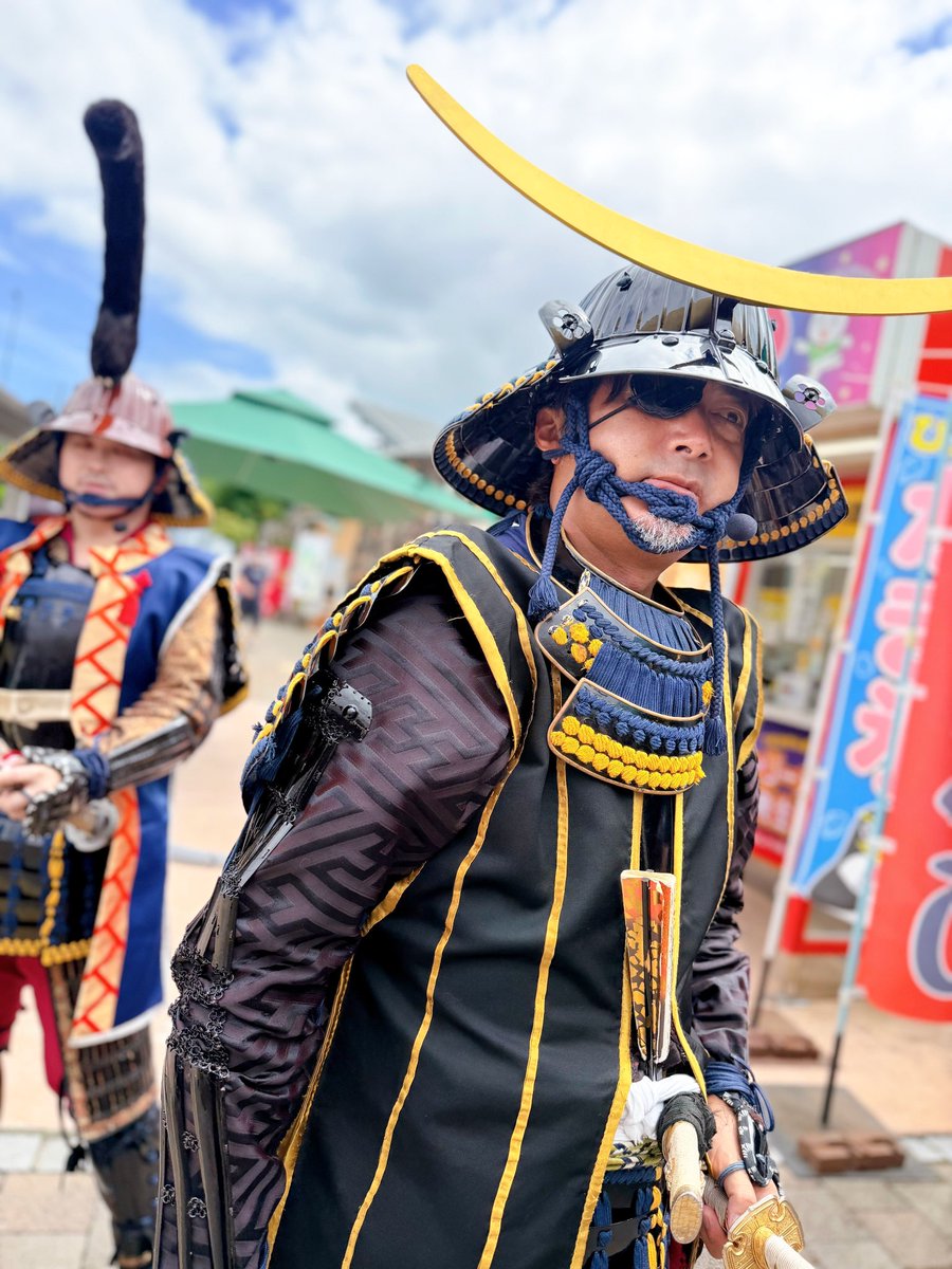 Datemono_iwdym's tweet photo. #あら伊達な夏まつり
なんだりかんだり‼️

出陣前、気持ち高ぶる
#伊達政宗 ‼️

ステージでは
#大崎市
#岩出山 の観光PR
そして！
なんと言っても
9月12日（土）13日（日）の
#政宗公まつり を
推して推して推して参った‼️‼️

政宗公まつりは今週末❗️
秋の始まりを感じたくば
いざ！
岩出山‼️‼️‼️ https://t.co/Fk2UNXhbBH