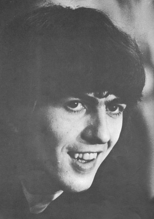 gr4cejuiceblues's tweet photo. worst thing george ever did was get rid of his fangs https://t.co/FQ6pxSA1gn