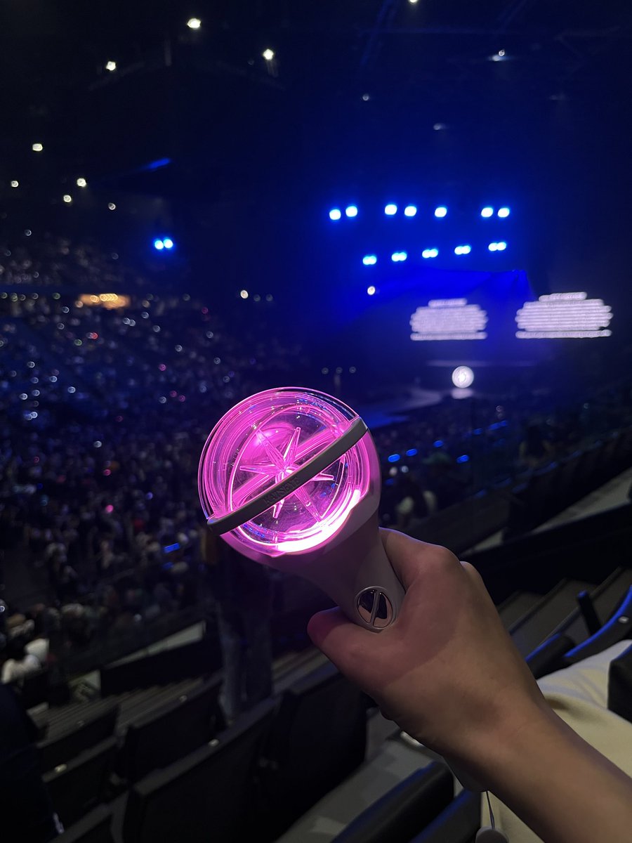 novaely_'s tweet photo. C’était une folie, j’ai plus de voix, plus d’oreilles mais C’etait insane maintenant priions qu’il me reste de la voix pour Kard dans 2 jours 🤡 https://t.co/PYDwSpBTIK
