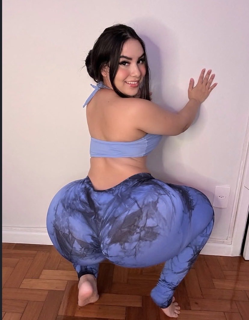 ym5z7or's tweet photo. Bend a little down 🥰 https://t.co/FSfcms35Ij