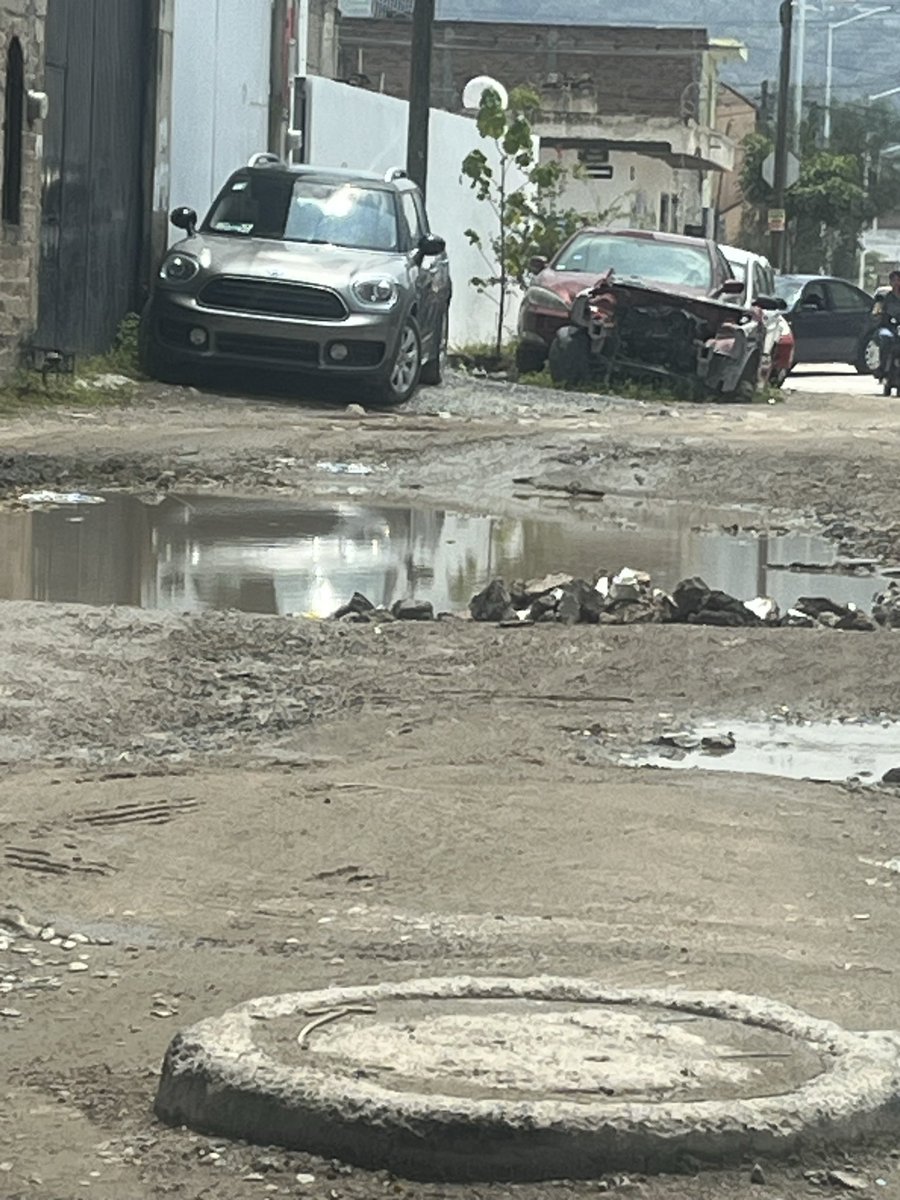 Vedogo's tweet photo. No se puede presumir resultados favorables en un informe.Las condiciones de las calles dan otros datos @JuanJoseFrangie hago una denuncia ciudadana por falta de pavimentación .Solución #ColoniaColinasDeLaPrimavera #calleNube @zapopan @op_zapopan  @ZapopanDen @ServiciosZap https://t.co/i1Rg5AYbBB