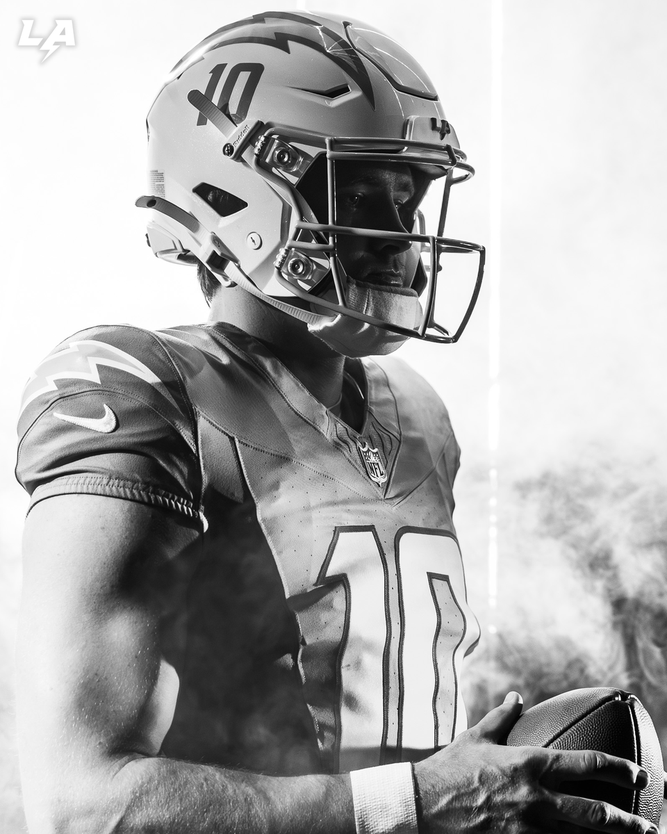 chargers tweet picture