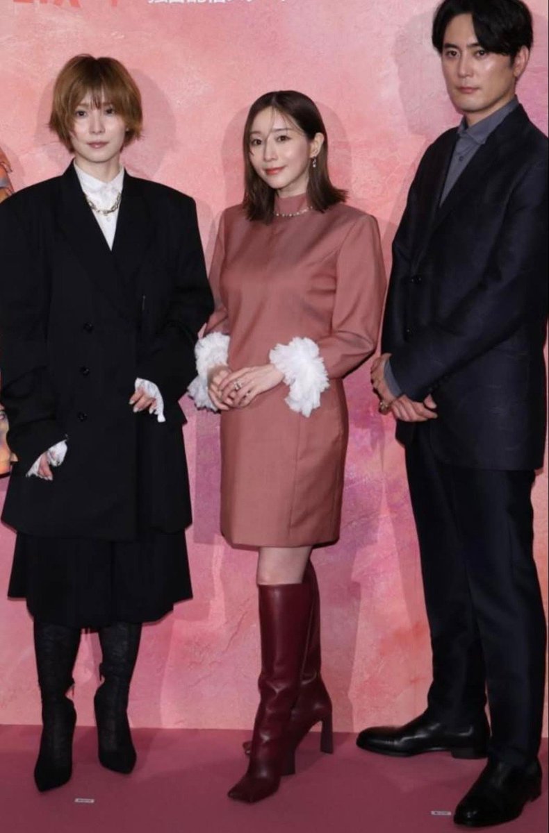 gojjarrntty7484's tweet photo. 田中みな実て、妊婦の自覚ないん？
見てるこっちがハラハラするわw
ヒールも背中ざっくり開きで😕 https://t.co/BeQIXNpIw7