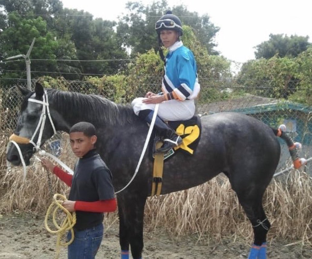 JLDangeloDuran's tweet photo. Y estos dos cuando empezaban en la Escuela de Jinetes en Puerto Rico

El nuevo Campeón  Jinetes de Saratoga @jockeyfranco estando en primer año de aprendizaje agarrando el ejemplar montado por el Eclipse Award @jose93_ortiz que estaba en segundo año https://t.co/0P2mljuVBm