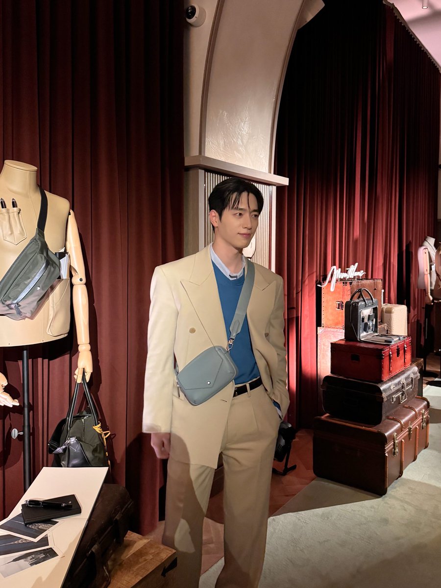 _xsokj's tweet photo. 260910 #서강준 ( @ seokj1012 ) 인스타그램 

 in NEWYORK # Montblanc # 100YrsLeather @ Montblanc

🔗 https://t.co/kWoeutZeMC https://t.co/Lpdg8J2RvR