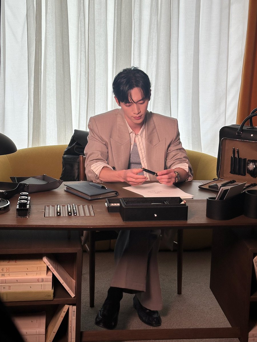 _xsokj's tweet photo. 260910 #서강준 ( @ seokj1012 ) 인스타그램 

 in NEWYORK # Montblanc # 100YrsLeather @ Montblanc

🔗 https://t.co/kWoeutZeMC https://t.co/Lpdg8J2RvR