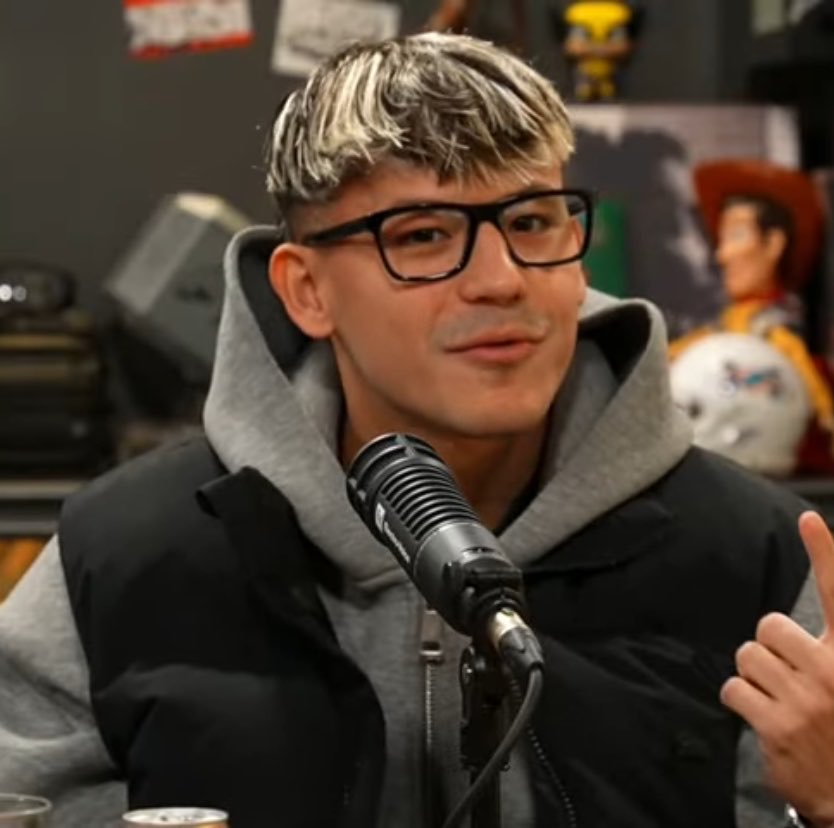 pachhss's tweet photo. melhor skin que o apollo já teve KKKKKKKKKKKK EU ACHO INCRIVEL https://t.co/UOhcA7tP1T