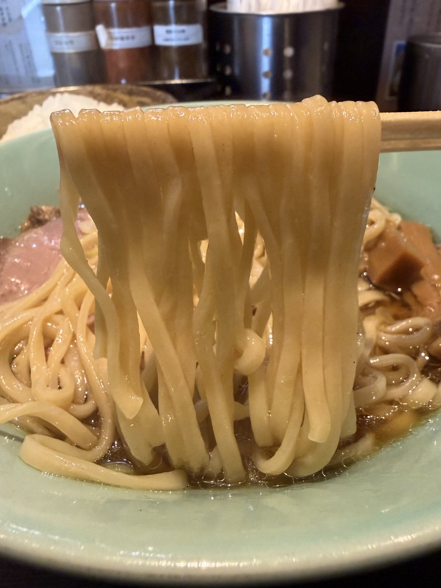 korahmen0929's tweet photo. ラーメンこころ　#菊川市

ちゃん系インスパイア 肉出汁豚清湯 めし一杯無料＋めし

なんだかんだハマっております🫡

ここら辺界隈では見かけないしょっぱ美味いちゃん系ラーメン🍜

麺量180g🍜、お肉てんこ盛り🥩、更にめし🍚まで付いてきて1000円は、魅力的でしかない🤩 https://t.co/bfPqpHkFnM