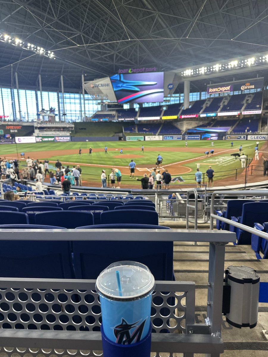David_Apple34's tweet photo. Not my 1st Marlins game but my 1st one at this stadium. Seen an @MLB game now at 49 different stadiums. @Mets vs @Marlins https://t.co/aC1MNCy2qK