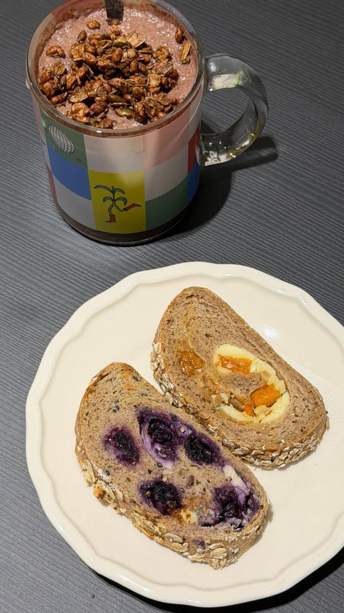 Edithtnubvv's tweet photo. Sophie and I tasted different flavors of whole wheat bread.🤤🤤🤤 https://t.co/H0w9faudss