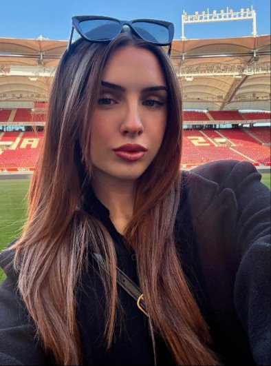 ContraProMx's tweet photo. ⚫ Luto en el mundo de la belleza, #fallece #Miss #Austria 2024 a los 22 años por problemas #cardíacos ⚫
La joven Lucía Sisic, coronada como Miss Austria en el 2024, falleció a los 22 años, informó Mission Austria, organización encargada del certamen de belleza.
La organización expresó sus condolencias a la familia, amigos y seres queridos de la joven modelo
Lucía había enfrentado desde su nacimiento un defecto en una válvula cardíaca y, a lo largo de su vida, fue sometida a siete cirugías. Su última intervención ocurrió en 2025, antes de recibir la corona.
#DeLaRed
Oaxaca.