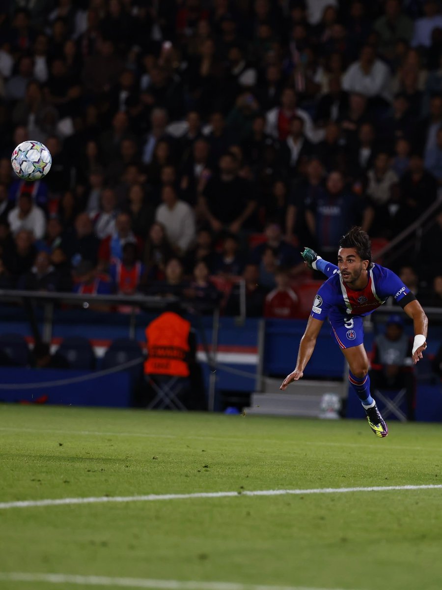 FerranTorres20's tweet photo. Increíble debut en Champions. Por muchas más noches mágicas como esta! 💫🦈 https://t.co/nJV4W62heG