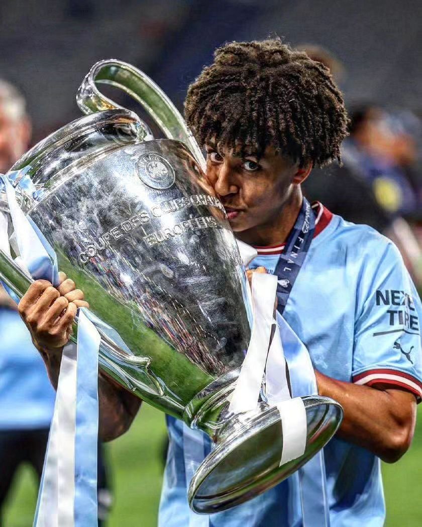 duxbelu's tweet photo. @ChampionsLeague Dripping with Champions League https://t.co/HA3laZwI8u