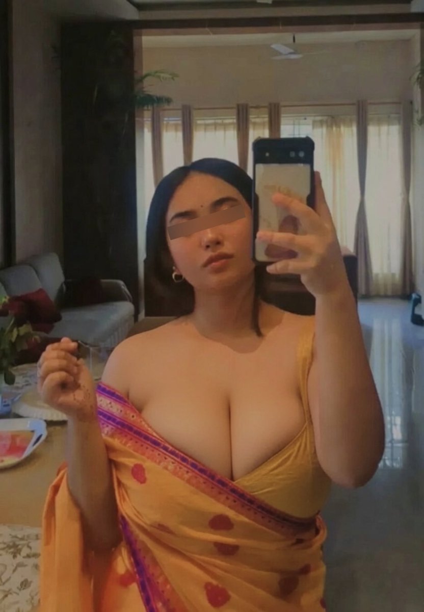 youngmumaa's tweet photo. Is it too brutal? Wearing a Saree like this? https://t.co/Ly8Nz2d13P