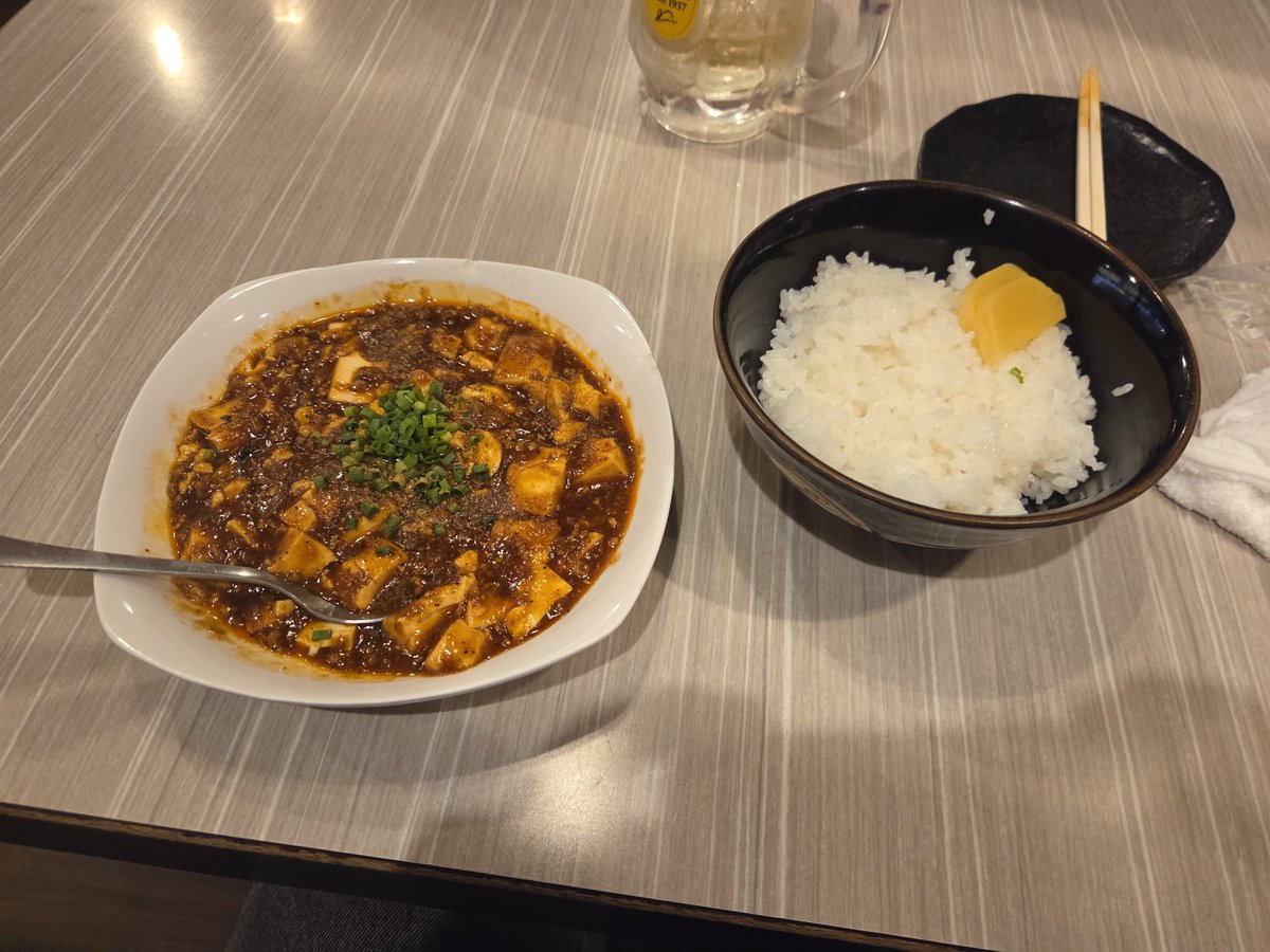ayumoomining's tweet photo. 久しぶりのひとり居酒屋。
麻婆豆腐がぴりりと辛くて美味かった😋 https://t.co/rceSaXJTlS
