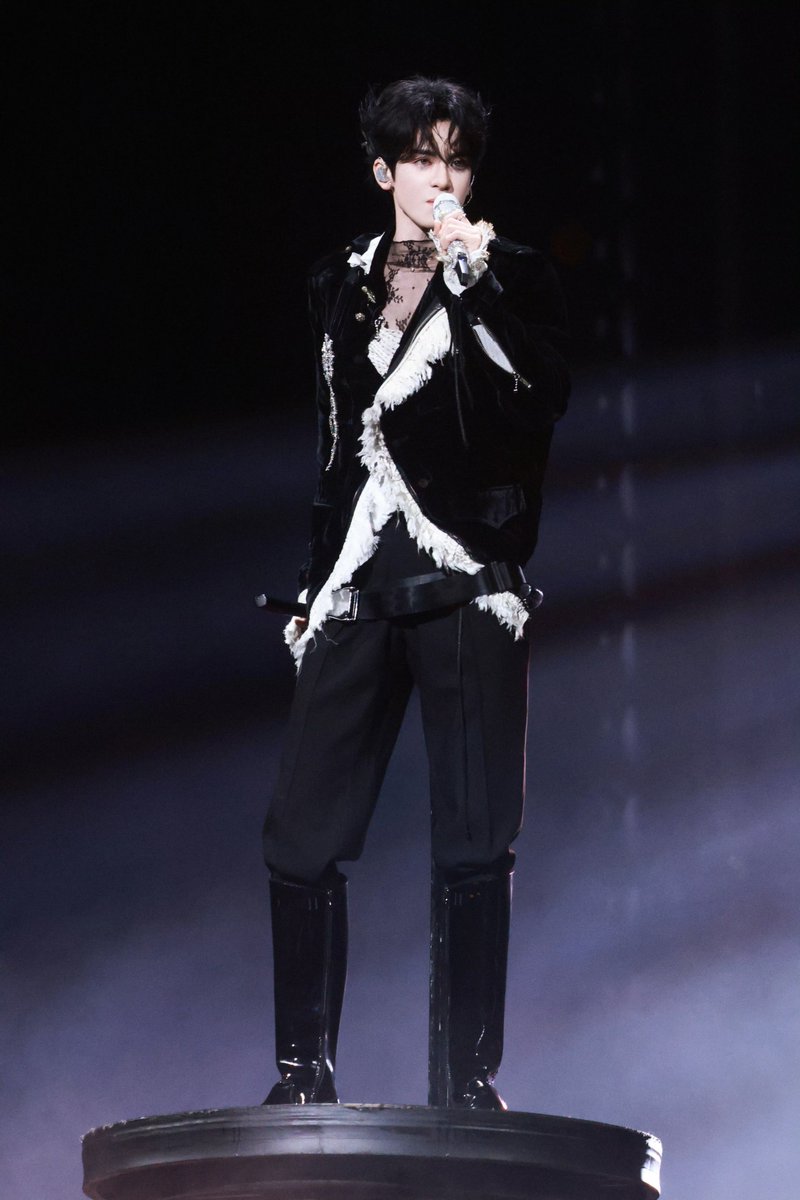 Shurnxi's tweet photo. tonight at 20:30, the first live performance of 《一吻 Poison Kiss》on The Treasured Voice. https://t.co/dWj8rSflmW