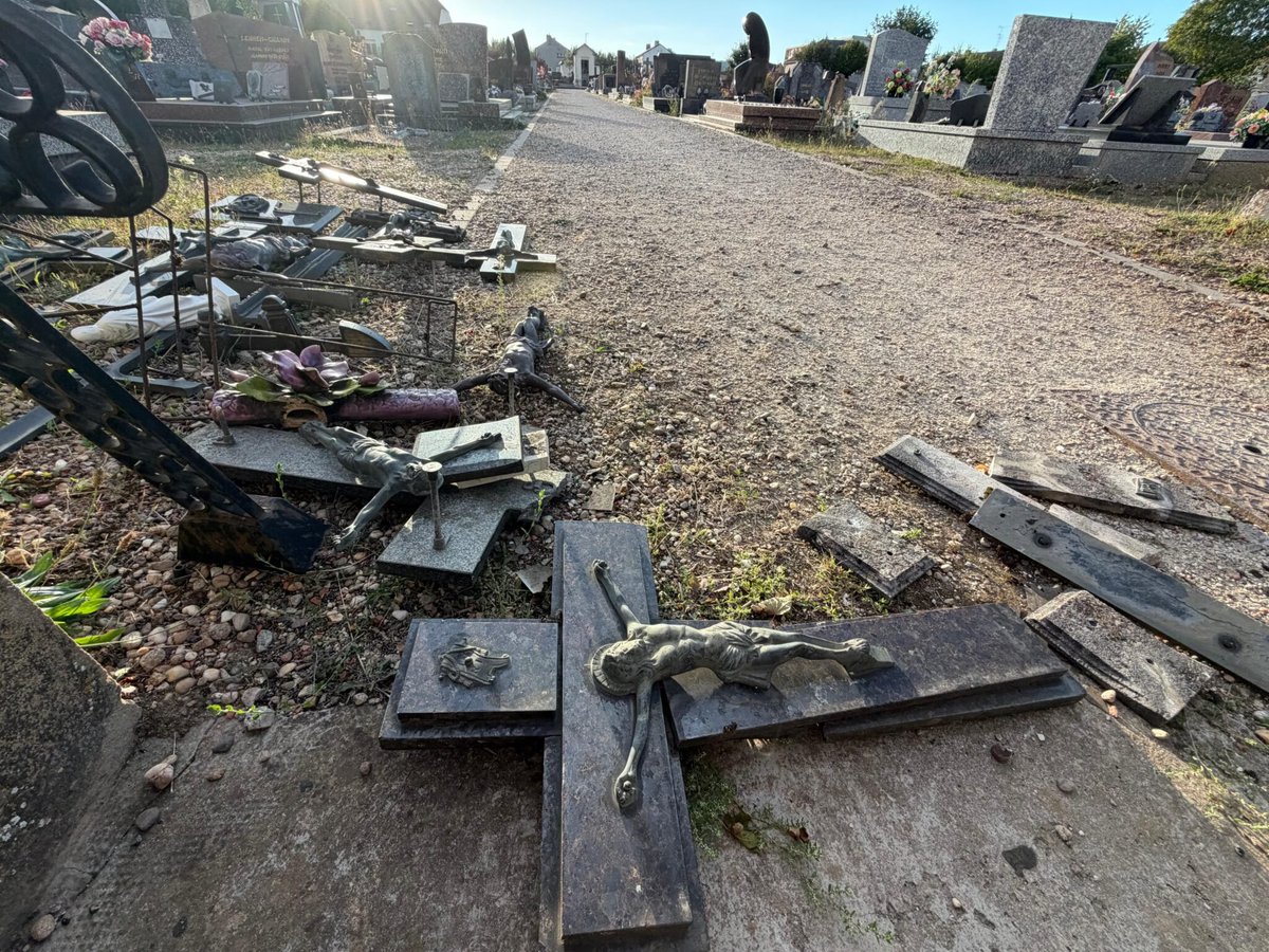 ChristianEmerg1's tweet photo. France: Almost 100 Christian graves were desecrated at a historic cemetery in Maizières-lès-Metz.

Crosses and statues were smashed and torn down.

A woman later confessed to the crime, though details about her are unknown.

Pray for those rattled by this ugly act. https://t.co/8TatAC5fLb