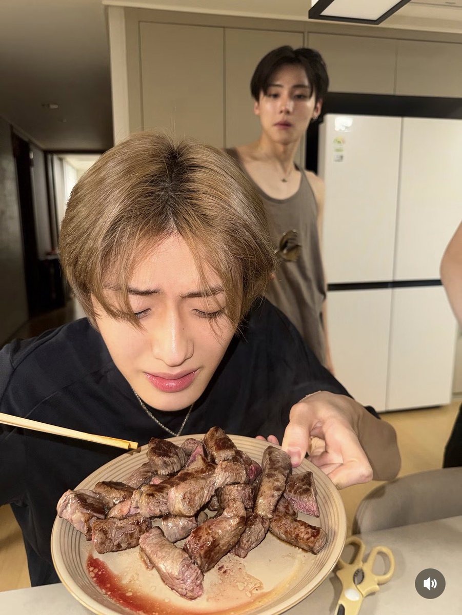 _mgpam08's tweet photo. もももしかして1年記念パーティ始めちゃってますか？？？？幸せいっぱい食べてね(*´˘`*)♡ https://t.co/6Nbrg2TM4P