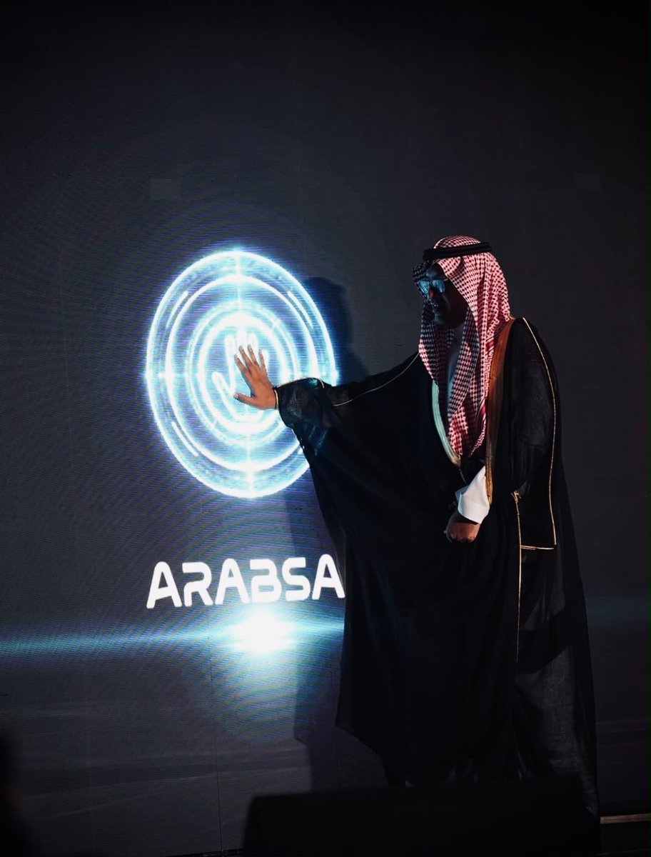 mfalharthi's tweet photo. سعدنا في المهرجان العربي للإذاعة والتلفزيون باستضافة حفل المنظمة العربية للاتصالات الفضائية «عرب سات»، بمناسبة يوبيلها الذهبي ومرور 50 عامًا على تأسيسها، وذلك في مدينة الحمامات بتونس، ضمن فعاليات الدورة الـ26 للمهرجان.
وشهد الحفل حضور سعادة سفير خادم الحرمين الشريفين لدى تونس محمد البريثن، والرئيس التنفيذي لـ«عرب سات» بدر السويدان ورؤساء وفود الدول العربية المشاركة في المهرجان، في مناسبة تستحضر خمسة عقود من مسيرة «عرب سات» ودورها في تطوير قطاع الاتصالات والبث الفضائي في المنطقة العربية. وتم على هامش المناسبة توقيع عقد إطلاق القمر الصناعي الجديد ( عرب سات 50) مع الجانب الصيني.