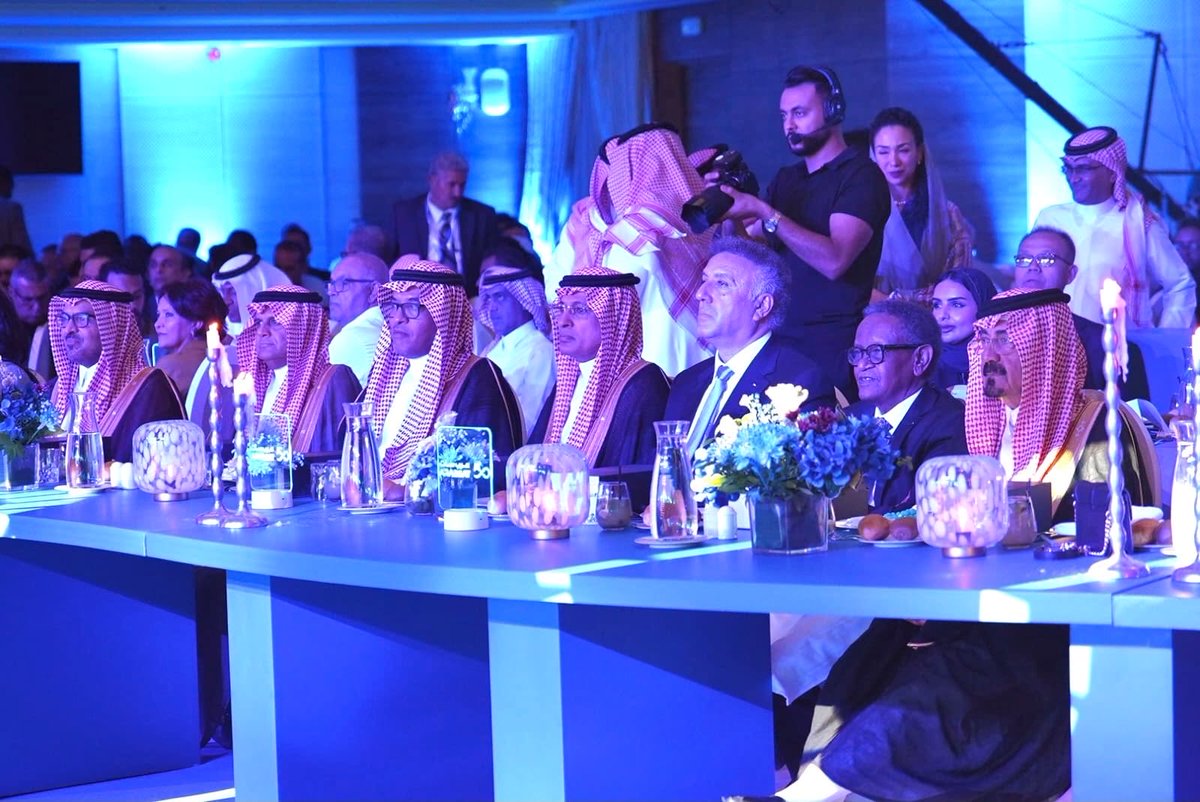 mfalharthi's tweet photo. سعدنا في المهرجان العربي للإذاعة والتلفزيون باستضافة حفل المنظمة العربية للاتصالات الفضائية «عرب سات»، بمناسبة يوبيلها الذهبي ومرور 50 عامًا على تأسيسها، وذلك في مدينة الحمامات بتونس، ضمن فعاليات الدورة الـ26 للمهرجان.
وشهد الحفل حضور سعادة سفير خادم الحرمين الشريفين لدى تونس محمد البريثن، والرئيس التنفيذي لـ«عرب سات» بدر السويدان ورؤساء وفود الدول العربية المشاركة في المهرجان، في مناسبة تستحضر خمسة عقود من مسيرة «عرب سات» ودورها في تطوير قطاع الاتصالات والبث الفضائي في المنطقة العربية. وتم على هامش المناسبة توقيع عقد إطلاق القمر الصناعي الجديد ( عرب سات 50) مع الجانب الصيني.