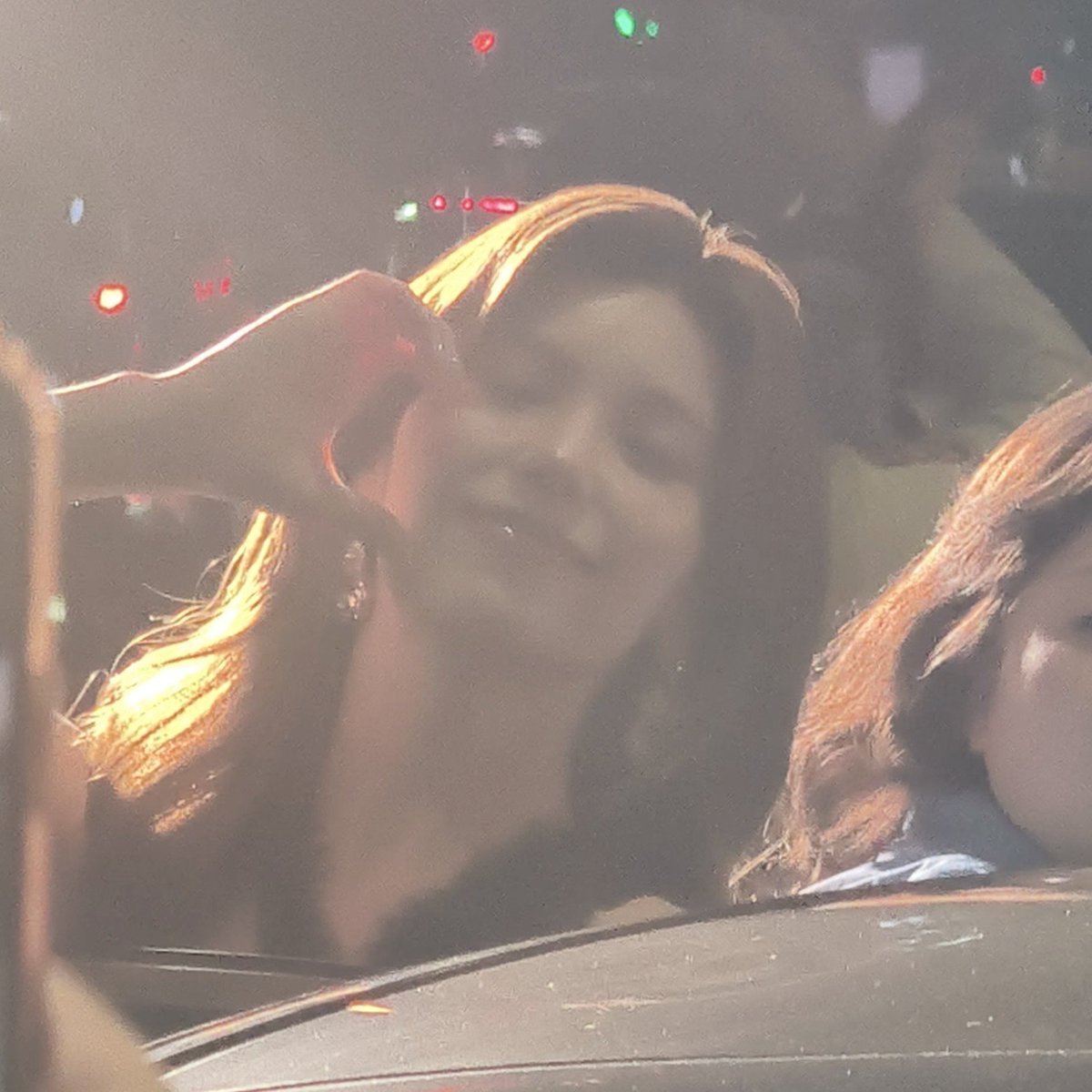 OOkgood40552's tweet photo. The funny thing is that fanboys don't want to lose to fangirls in meeting Yeji 😭 https://t.co/pzSQ9DmDmS