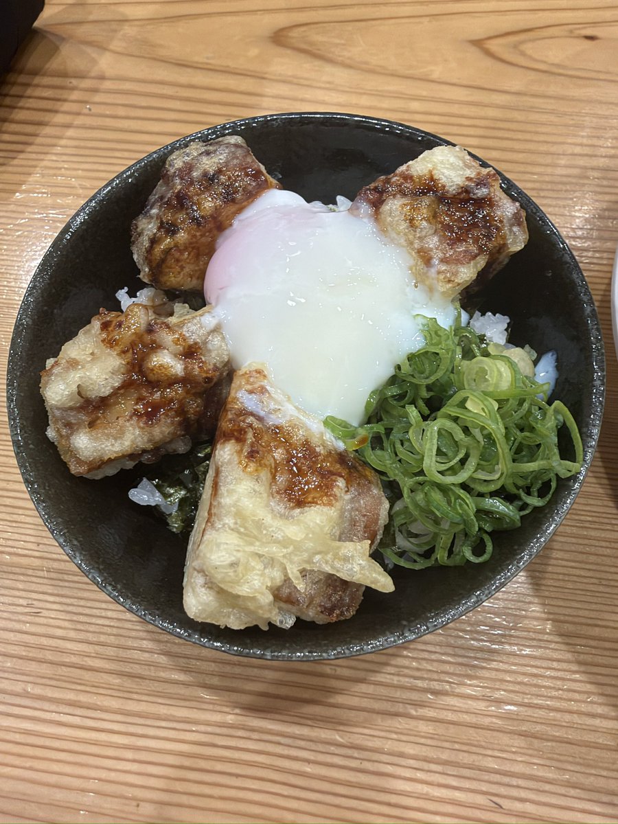 chocolat11air's tweet photo. 仕事で方面に行ったので、なかなか行く機会がなかった豚やどっさんに行こうかと思い行ったら振り替えで休み💦
それではとたんぽぽさんに行ったら臨時休業💦
それではとらぁ麺きむらさんへ
看板メニューの魚だし醤油ラーメンお値段1550円😆
再訪はないかな💦
#豚やどっ
#たんぽぽ
#らぁ麺きむら https://t.co/bmqTSzI69W