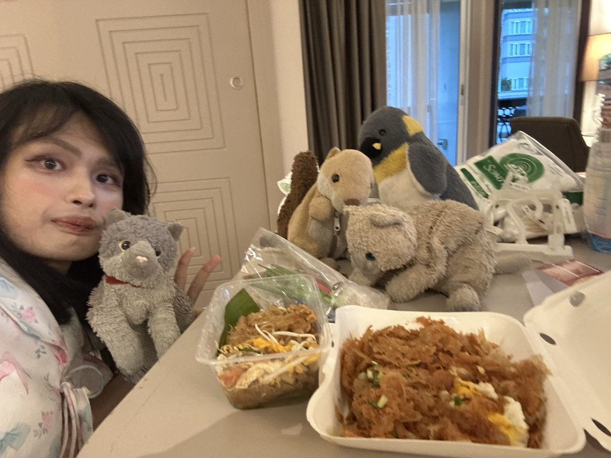 CLAXXIC_siho's tweet photo. อร่อยค่ะ 😊
Dinner with a beautiful night view! 🌃🥰✨
ホテル生活で沢山の食べ物に挑戦しました!
全て美味しかったです!
#HOPELAND https://t.co/ZUtgem0J97