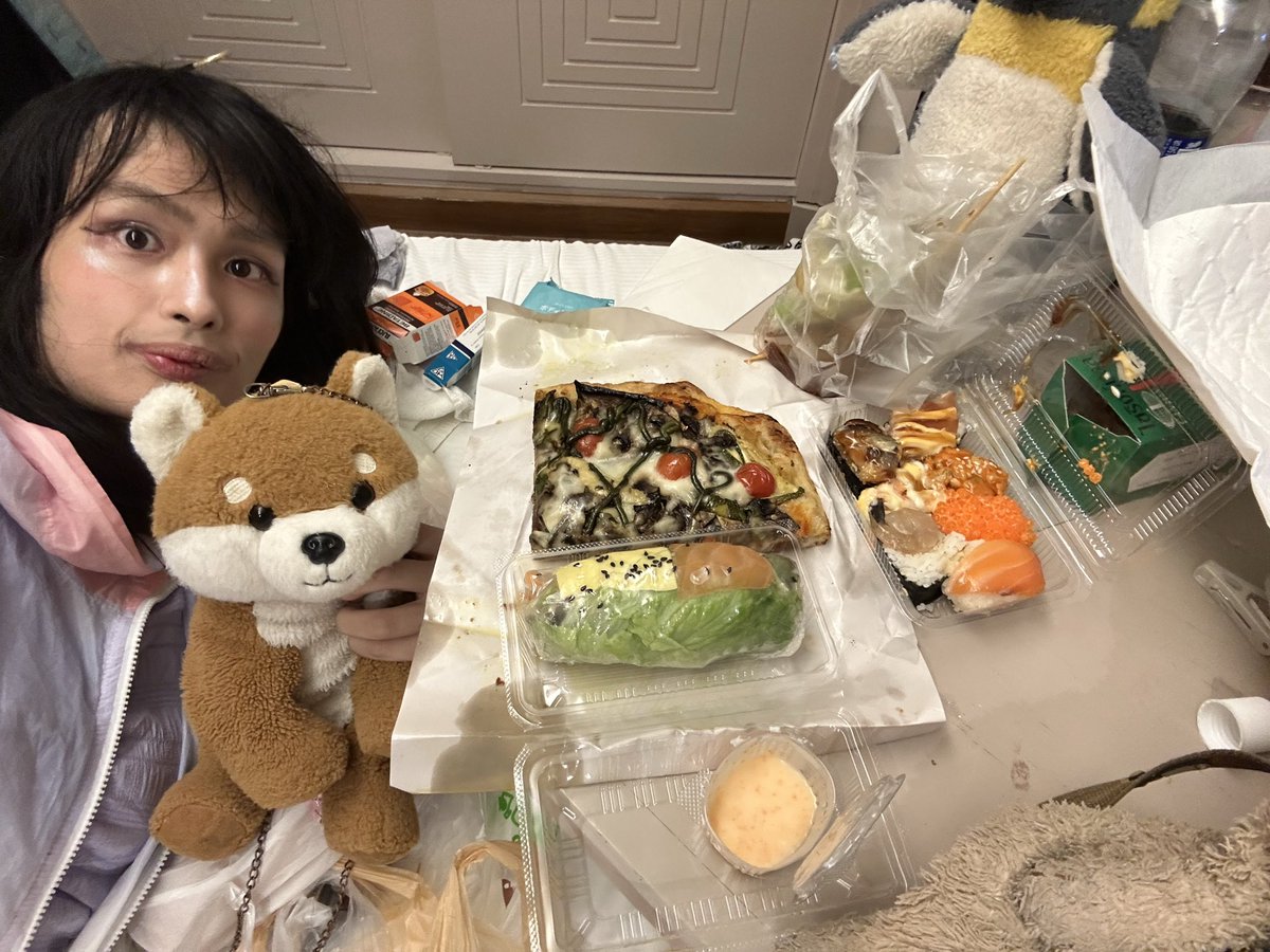 CLAXXIC_siho's tweet photo. อร่อยค่ะ 😊
Dinner with a beautiful night view! 🌃🥰✨
ホテル生活で沢山の食べ物に挑戦しました!
全て美味しかったです!
#HOPELAND https://t.co/ZUtgem0J97
