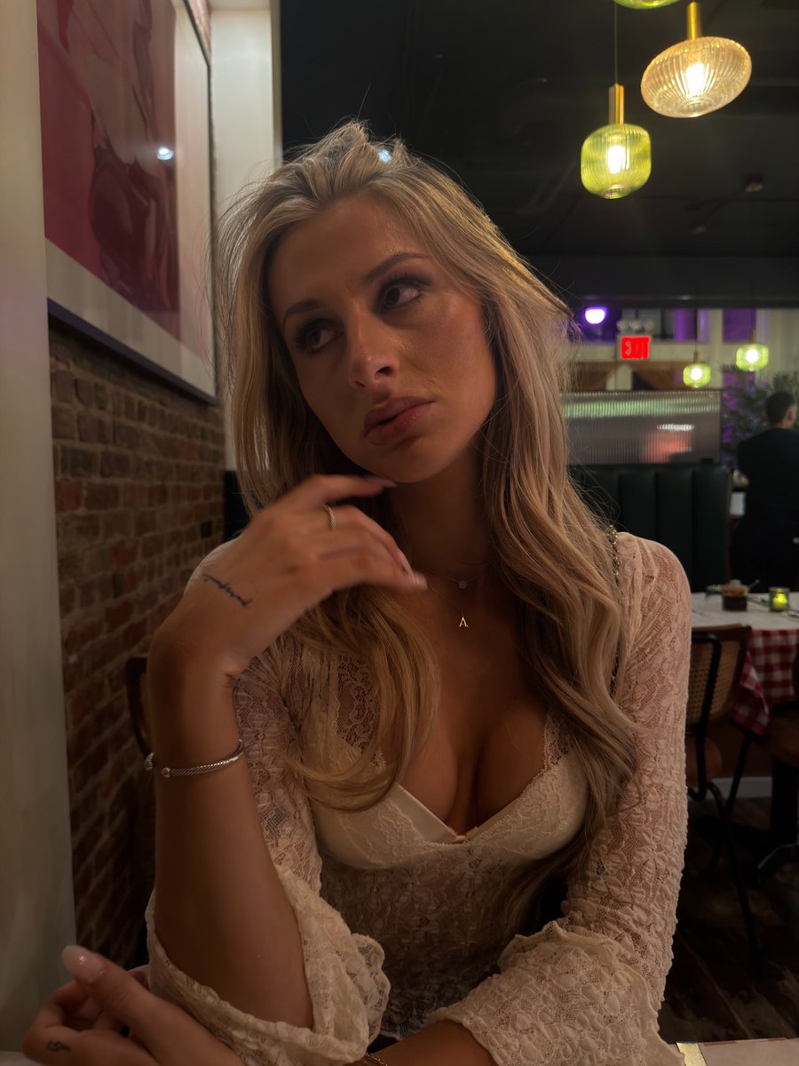 ariaMarie1001's tweet photo. Who’s up for an alcohol drink date with me?😊🍷🥰🏳️‍⚧️ https://t.co/ADpw17jYV7