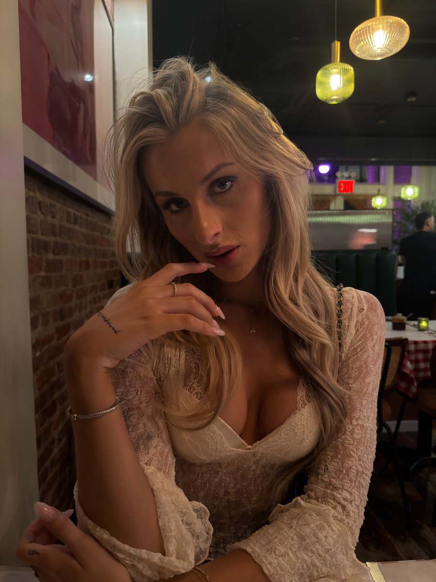 ariaMarie1001's tweet photo. Who’s up for an alcohol drink date with me?😊🍷🥰🏳️‍⚧️ https://t.co/ADpw17jYV7