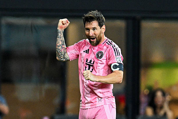 soccermattersGD's tweet photo. Legendary commentator Jorge Ramos joined me on Soccer Matters @espn975 @DaspitLawFirm this past week to discuss:

* Mauricio Pochettino and Christian Pulisic US Soccer
* Cristiano is it time ?
* Amazin Messi  and @InterMiamiCF 
* Cavan Sullivan and swagger. Confidence or cocky?

Ramos interview comes after Ryan Richter interview of @PhilaUnion which is a can't miss.

@NikoNikosGreek @slip_sliders @SenateAveBrewCo @cactus_music 

#SoccerMatters