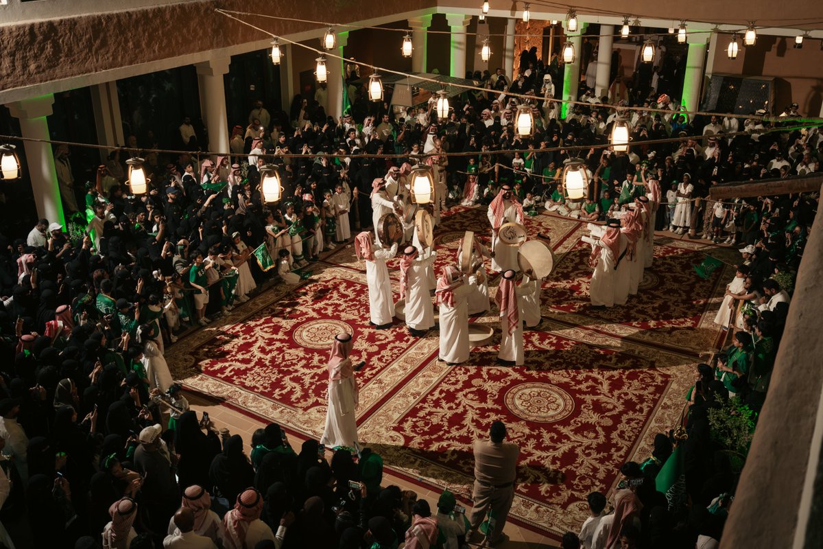 DiriyahCo's tweet photo. ليلةٌ وطنية تليق بمكانٍ صنع التاريخ 🇸🇦

#مطل_البجيري و #الزلال يسجلان أعلى أعداد للزوار في تاريخهما، في الدرعية؛ مهد انطلاقة الدولة السعودية الأولى، خلال احتفالات #اليوم_الوطني_السعودي.

A national celebration worthy of a place that made history 🇸🇦

#BujairiTerrace and #Zallal welcomed the highest number of visitors in their history in Diriyah, the birthplace of the First Saudi State, during #SaudiNationalDay celebrations.