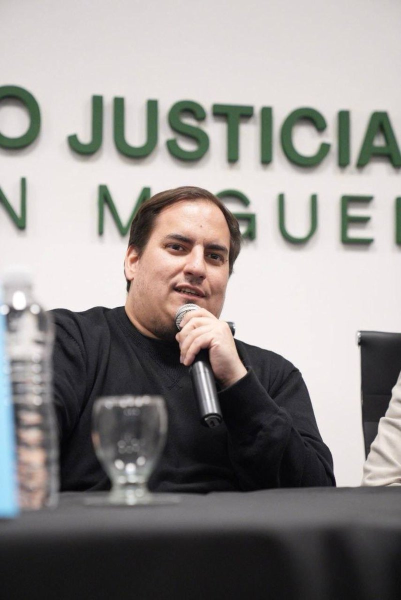 Srefidanza's tweet photo. Compartimos en el @pj_sanmiguel la presentación de “La Política de la Felicidad”, de Nayla Siancha, y “Planificación o Dependencia”, de Nahuel Sosa y Pablo Bercovich, en una jornada de intercambio junto a Eduardo Rinesi y Santiago Fidanza.

Dos libros que abren preguntas sobre el sentido de la política, cómo las decisiones públicas se traducen en la vida cotidiana, cómo pensar políticas que partan de las necesidades concretas de las comunidades y qué herramientas hacen falta para proyectar un desarrollo nacional con una mirada de largo plazo.