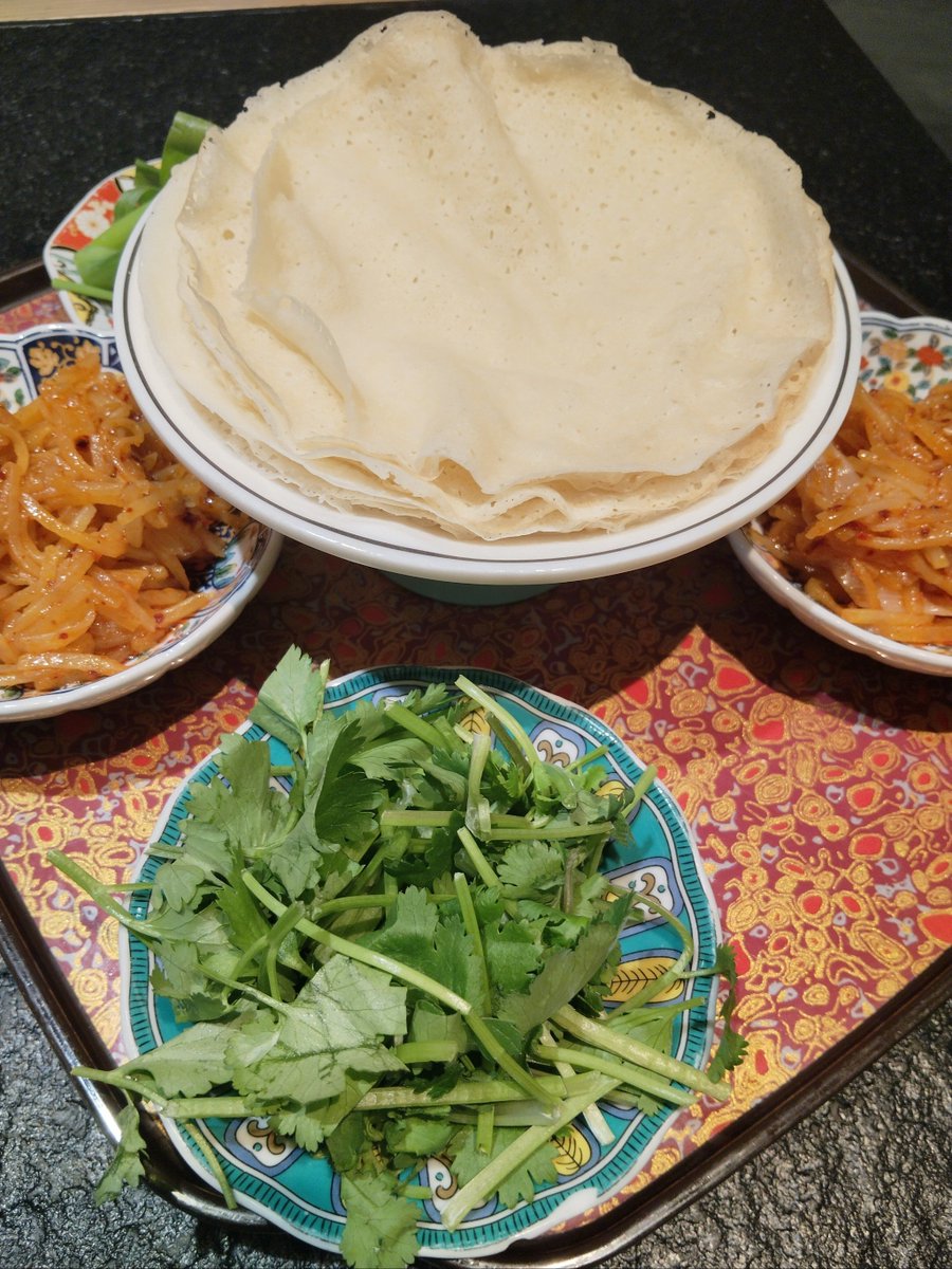 FrancescaRjh65's tweet photo. Hola vecinos! Hoy dejamos un plato de empanadas caseras en la puerta del 3° para quien quiera probar, es un detalle del piso 5 Que tengamos un día lindo!， https://t.co/NpSxkQUSQf
