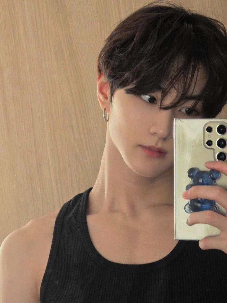akdmadlsnsk's tweet photo. 이따만큼 큰 링귀걸이 사랑함😽 https://t.co/Br3oLbCiql