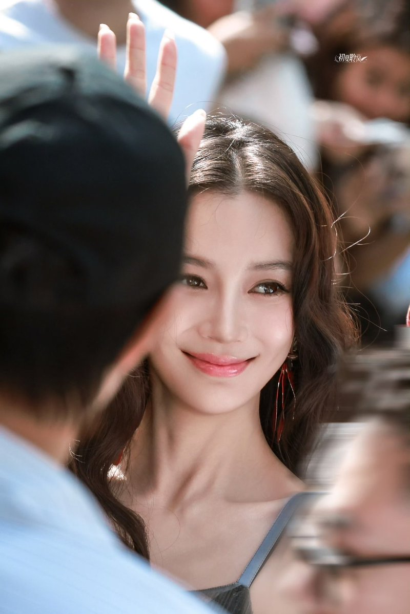 Hhuang81's tweet photo. Under Milan’s glow, Angelababy shines in MARNI’s new collection.

@marniofficial #AngelababyxMarni #MilanFashionWeek #Angelababy https://t.co/gXjUBaYIEU