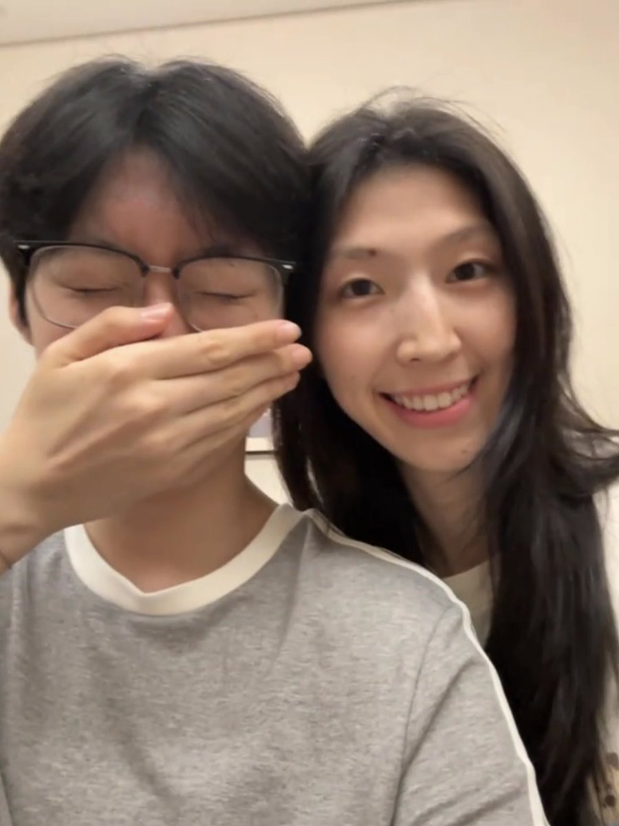 zhuniperting's tweet photo. 2002 ป้าเข้าใจ แต่ 2009 ห้ะ https://t.co/ULY5UmTRxk