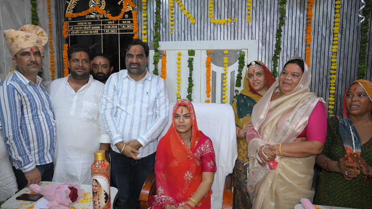 hanumanbeniwal's tweet photo. आज नागौर जिले की  मारवाड़ मुंडवा नगरपालिका से लगातार दूसरी बार राष्ट्रीय लोकतांत्रिक पार्टी (RLP) की निर्वाचित चेयरमैन श्रीमती अलका सुभाष कंदोई के पदभार ग्रहण करने के अवसर पर आयोजित कार्यग्रहण समारोह में सम्मिलित हुआ।
इस अवसर पर उन्हें हार्दिक बधाई एवं शुभकामनाएं प्रेषित की।  
मुंडवा के विकास और जनहित के हर मुद्दे पर राष्ट्रीय लोकतांत्रिक पार्टी पूरी मजबूती से जनता के साथ खड़ी है।
#RLP #राष्ट्रीय_लोकतांत्रिक_पार्टी #मारवाड़_मुंडवा  #मुंडवा #जनसेवा #विकास 
@RLPINDIAorg