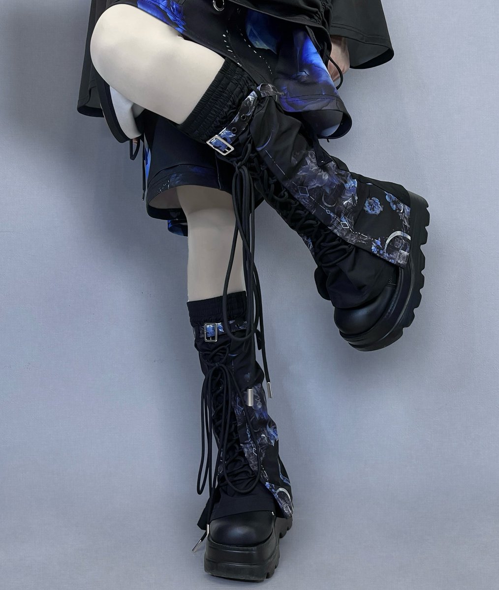 HadeRick__'s tweet photo. 花柄レッグウォーマー【花縛-ﾊﾅﾊﾞﾘ-黒】

可愛らしい印象になりやすいレッグウォーマーですが、合わせるアイテムによってかっこよくも着用できるデザインになっています

(黒は在庫残り少なくなってきてますありがとうございます🥀) https://t.co/VeAW3yGBde