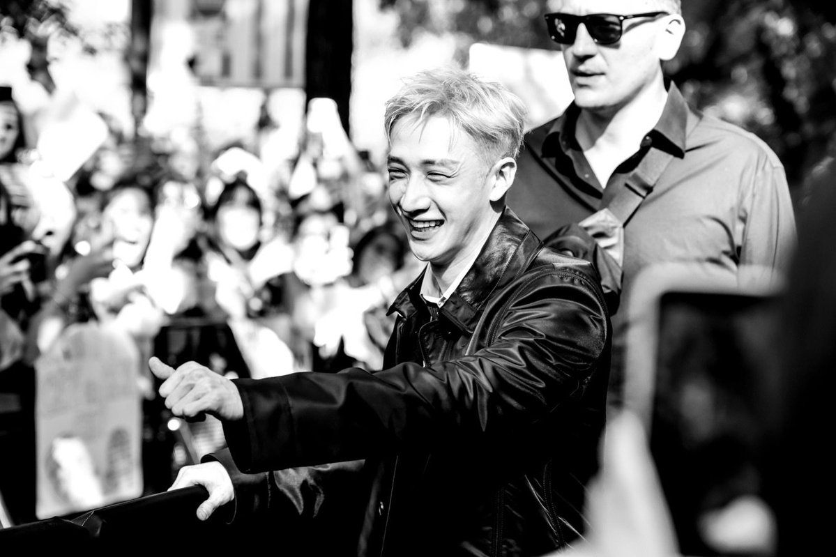 gnabnahcfashion's tweet photo. 📸 | A special appreciation post for the talented photographers who gifted us some of the most stunning photos of Bang Chan from Fendi’s Spring/Summer 2027 show✨

📸: karlphotography, jaylim1, ninofuorimodena

#BangChanxFendiSS27 
#BangChanxFENDI @fendi https://t.co/aahD6SaOru