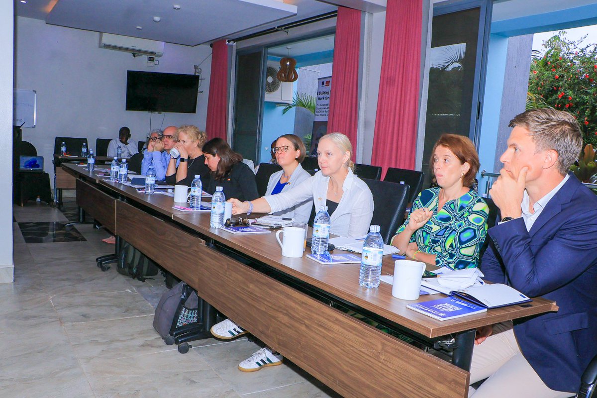 AruaCityUg's tweet photo. ARUA CITY HOSTS EU DELEGATION

Arua City today hosted an EU delegation from 8 Member States, joined by the Minister for Youth &amp; Children Affairs, for engagements and field visits to the Compost Site, Carnegie Market and Omia Agribusiness. https://t.co/6YlBSgg1oi