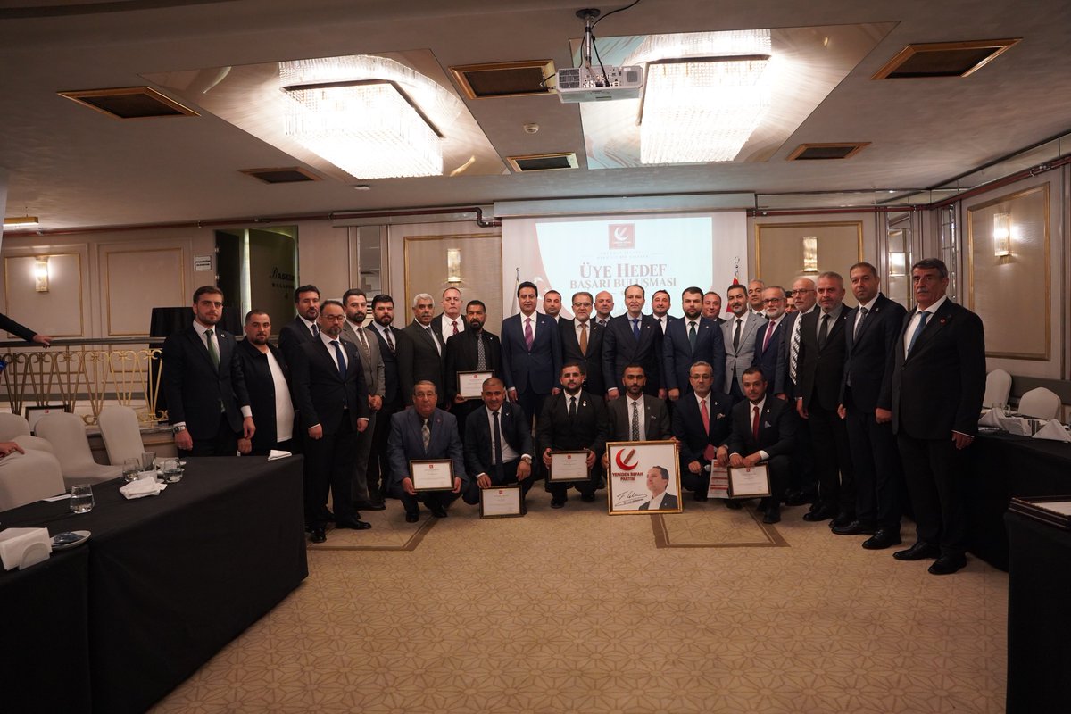 Halittoprakk's tweet photo. Genel Başkanımız Dr. Fatih Erbakan’ın teşrifleriyle gerçekleştirilen “Üye Hedef Başarı Buluşması” programına, Nisan, Mayıs ve Haziran aylarında gerçekleştirilen üye çalışmalarında gösterdiğimiz başarı neticesinde katılım sağladık.

Yeniden Refah Partisi
İl Sorumlusu Halit TOPRAK https://t.co/W2SP2a07JZ