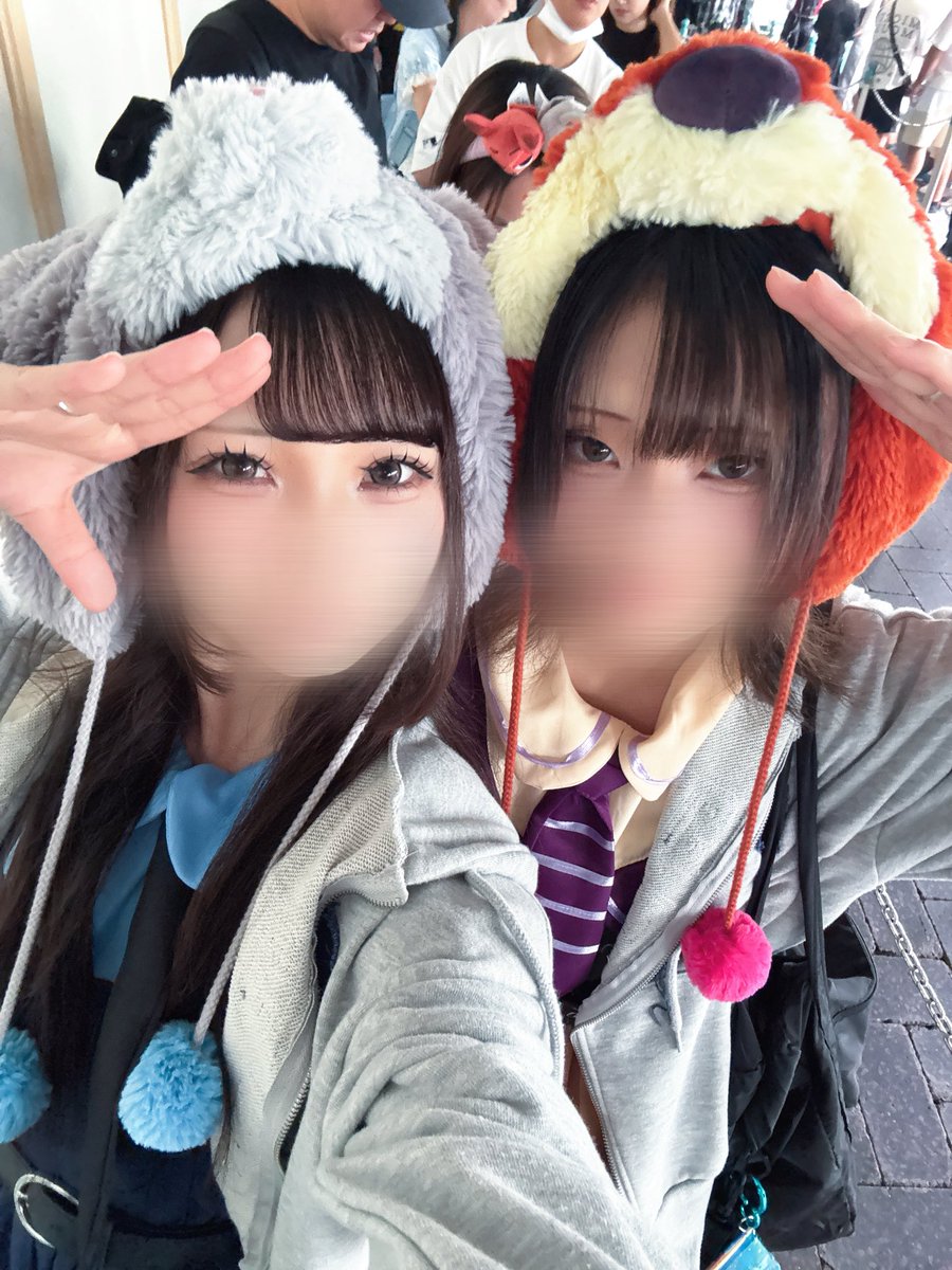lkllkly's tweet photo. 大好きな彼女と、大好きな場所で���大好きなキャラになった🦊🐰💕
大好きに囲まれて世界一の幸せ者🍀*゜
#同性カップル https://t.co/QRUGQRRnKx