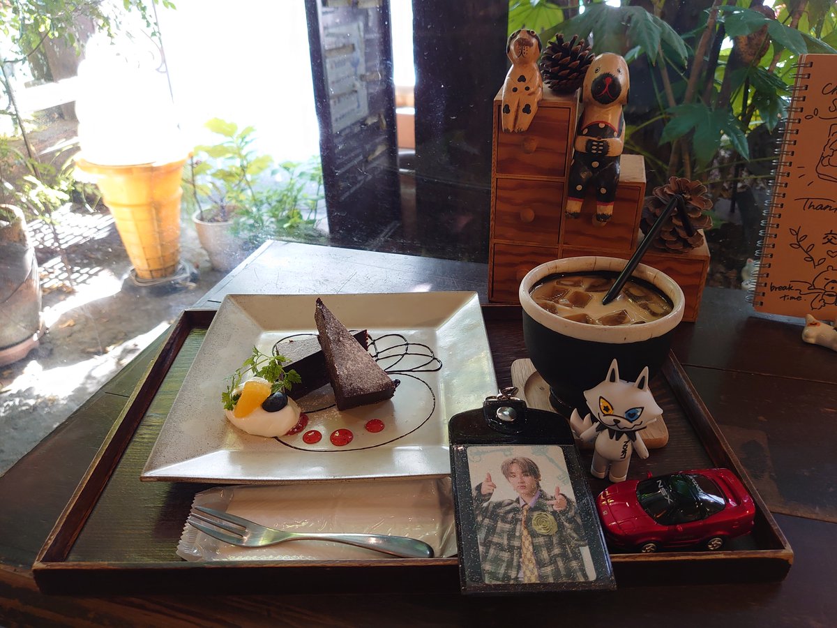 tenpurap4's tweet photo. おしゃれなところも　陶芸教室をしているカフェ（うつわcafeゆう）で自分の好きなカップに飲物を入れてもらえるっていうので　武将の名前がついたカップ迷いましたが官兵衛を選び超濃厚ガトーショコラを🍫😋　置いてある交換ノートにLYKNの紹介を書いてきました　検索してもらえるかな😆 https://t.co/njL5OmureG