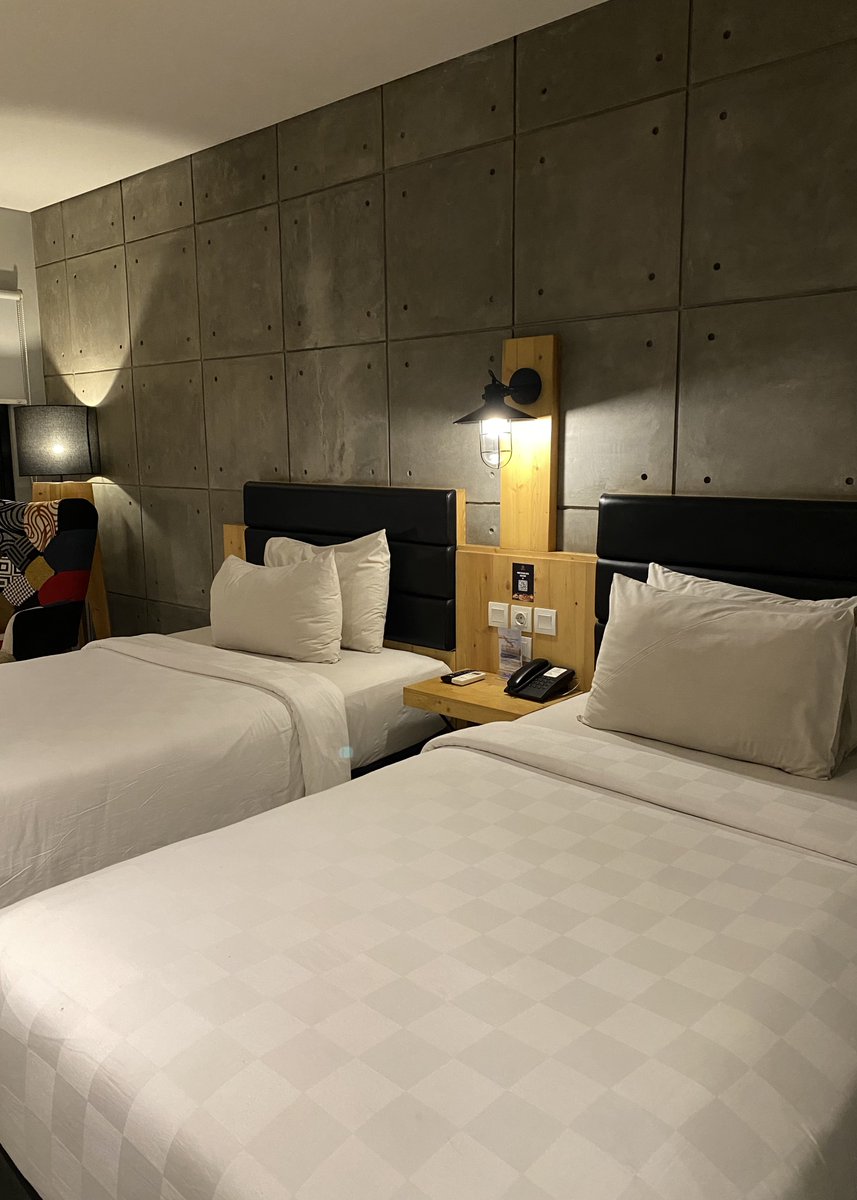 dwiyuliann's tweet photo. kalau lagi nyari hotel yang deket Malioboro, hotel ini bisa jadi salah satu rekomendasi guyss.. Harga affordable mulai 400 ribuan, kamar luas, bersih, dan breakfastnya enakk🤤

ke Malioboro jalan kaki cuma 5 menit dan naik motor sekitar 1 menitannn👌🏼 https://t.co/fLL5d3RzBz