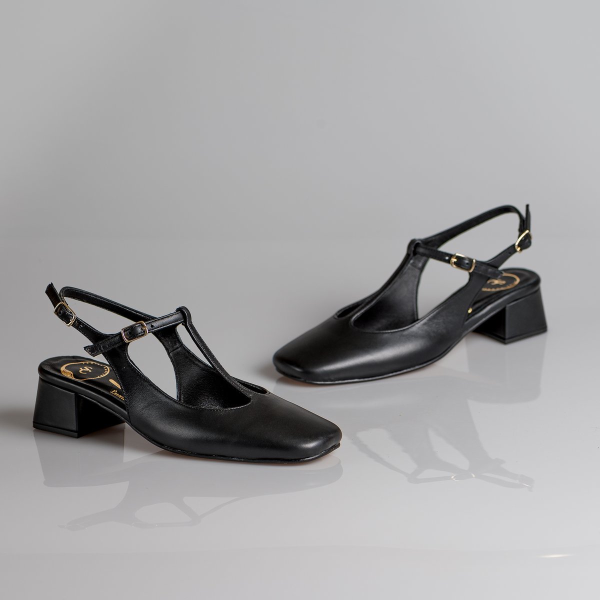 SagiasShoes's tweet photo. #sagiasshoes #heels #lifestyle #style #shopping #shoes #fashion #fashionista #bags #handmadebags https://t.co/KlSBSvldhb