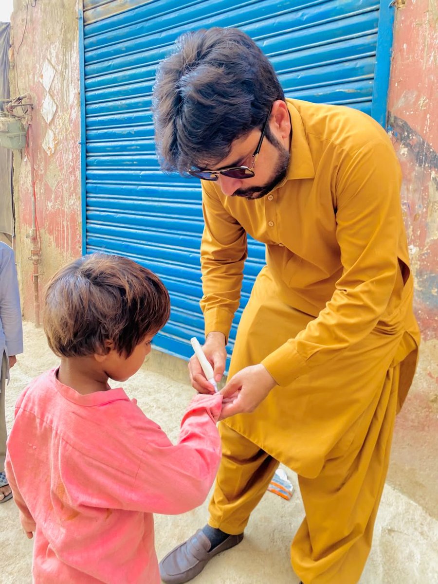 ZAliJanwari's tweet photo. بچوں کا صحت مند مستقبل، ہماری ذمہ داری! 💉❤️
یونین کونسل 140 میں پولیو سے بچاؤ کی خصوصی مہم کے دوران بچوں کو پولیو کے قطرے پلائے گئے۔
ہماری کوشش ہے کہ UC 140 کا کوئی بھی بچہ پولیو کے خطرے سے محفوظ  رہے۔ والدین سے اپیل ہے کہ پولیو ٹیموں کے ساتھ تعاون کرے https://t.co/1u1Jj4FYhW